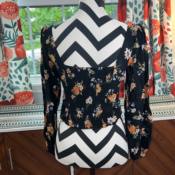 Urban Outfitters Black Floral Rosalind Puff Sleeve Crop Top - Picture 7 of 14